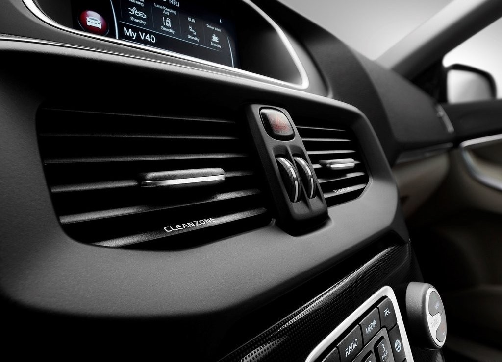 2017 - VOLVO V40, foto 29