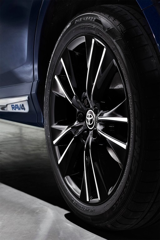 2016 - TOYOTA RAV4 HYBRID SAPPHIRE, foto 6