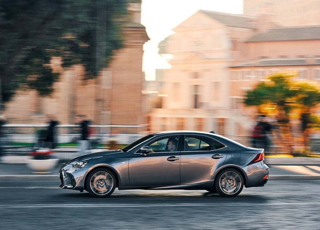 2017 - LEXUS IS, foto 100