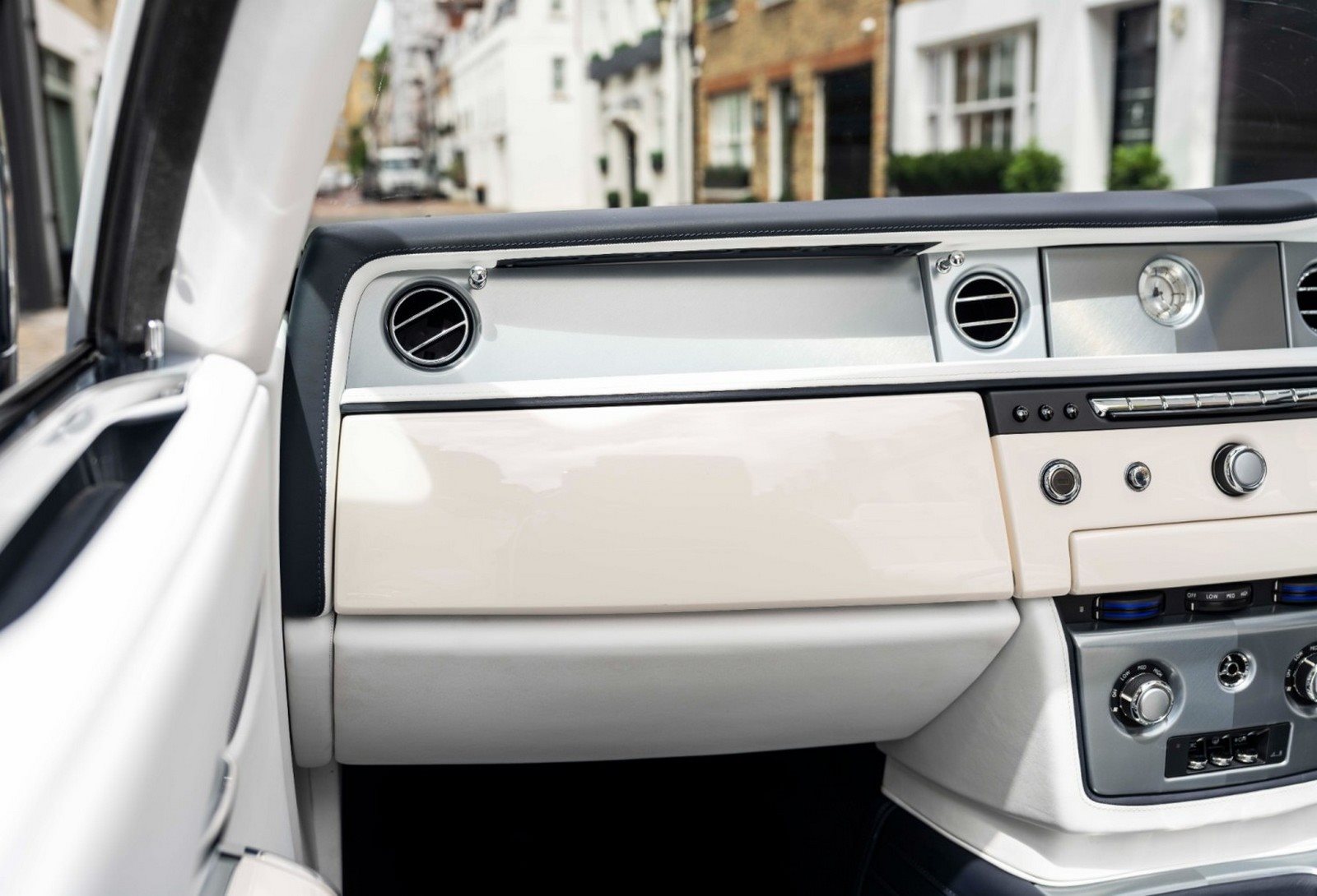2016 - ROLLS-ROYCE PHANTOM DROPHEAD COUPE ZENITH EDITION, foto 32