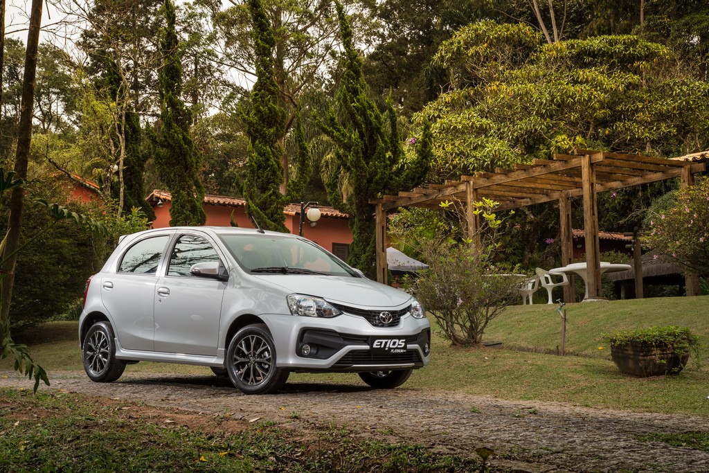 TOYOTA ETIOS PLATINUM, foto 1