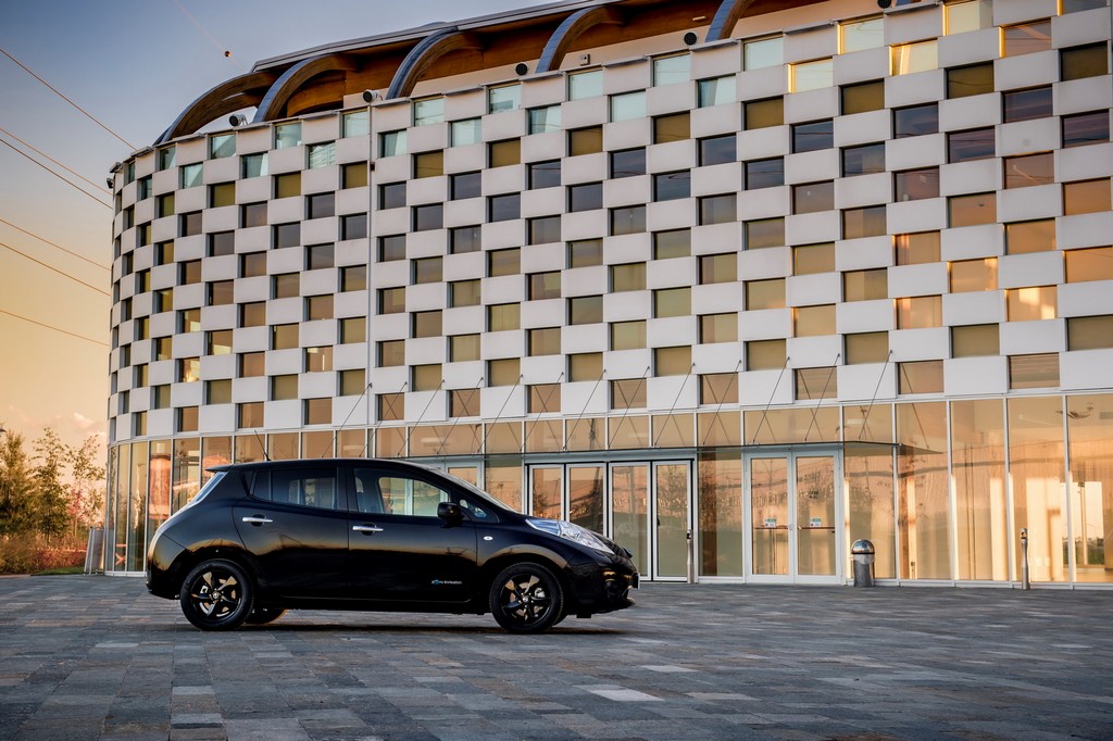 2017 - NISSAN LEAF BLACK EDITION, foto 1