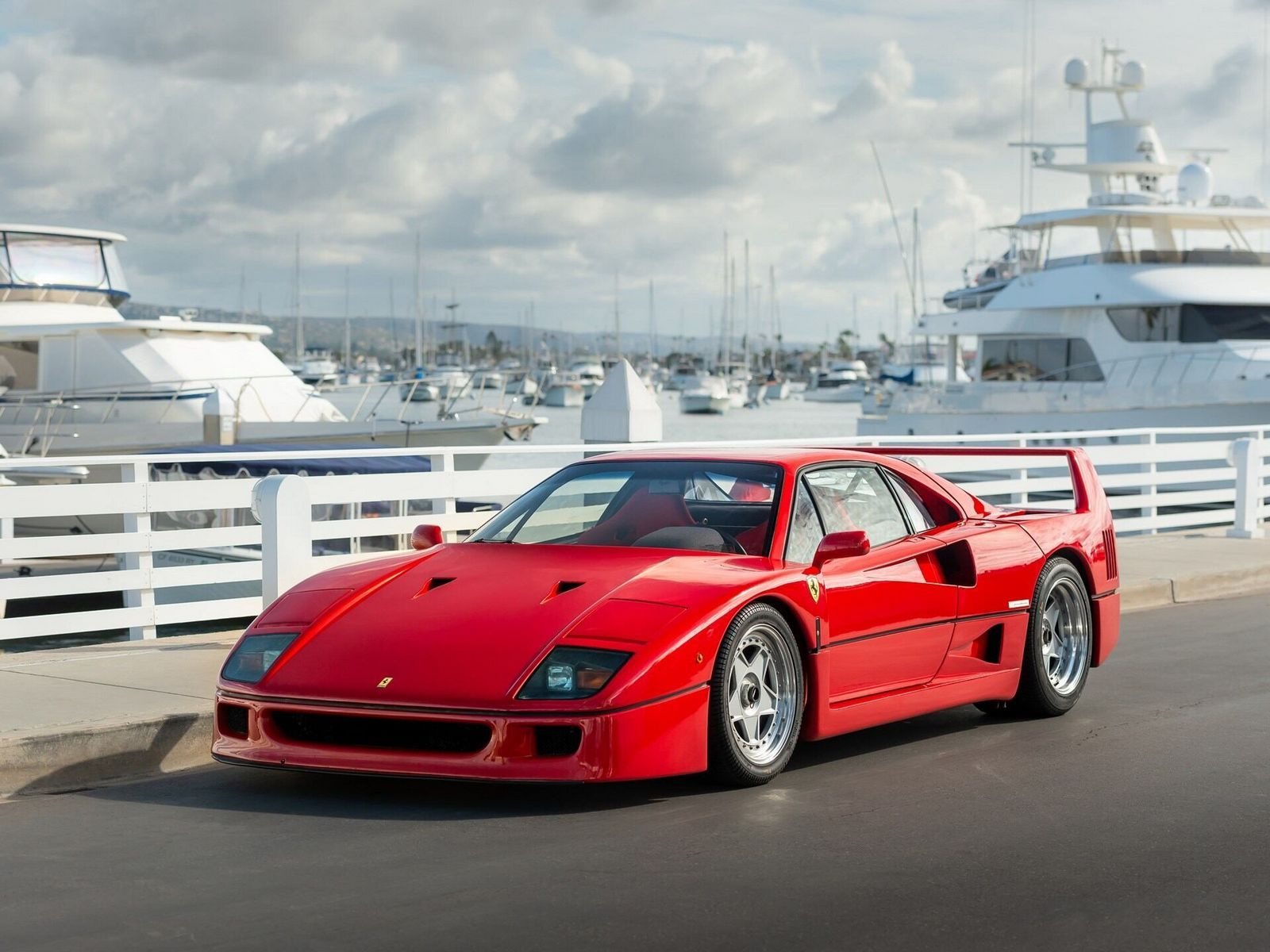 FERRARI F40, foto 1