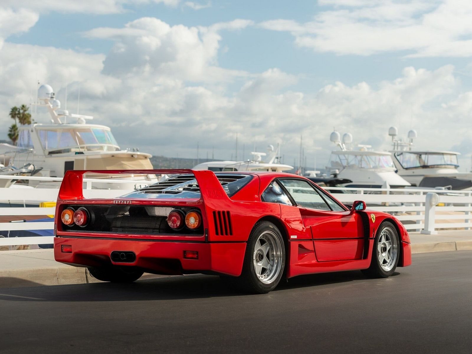 FERRARI F40, foto 2