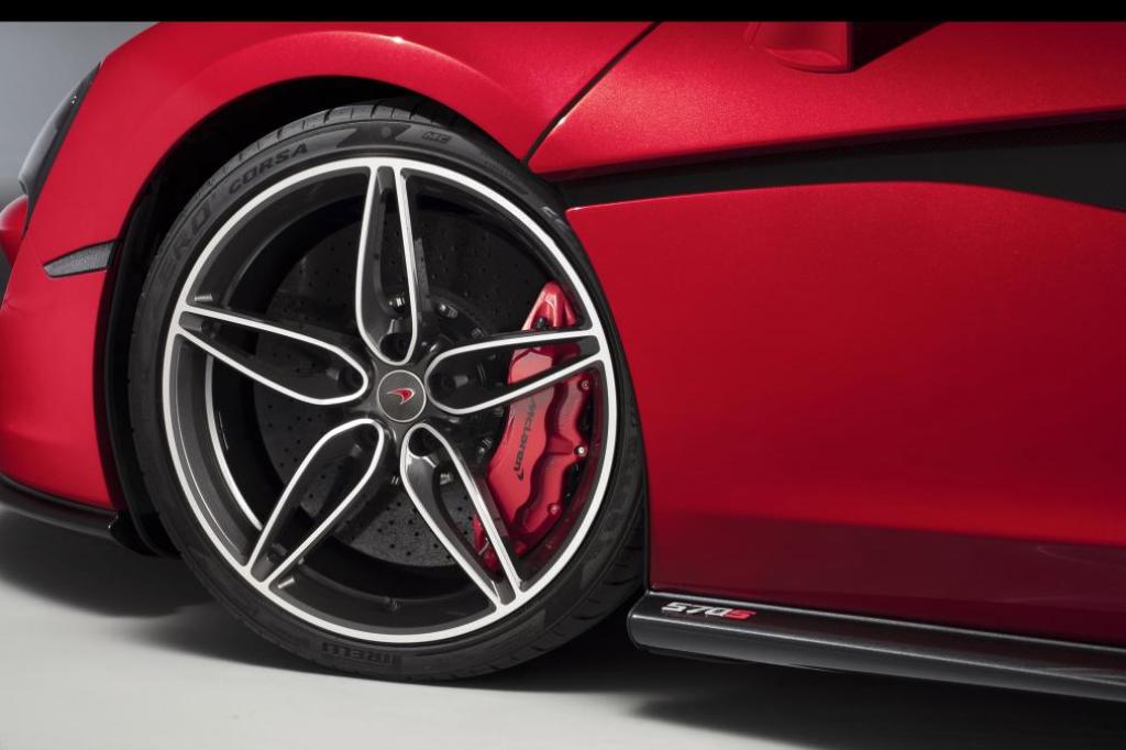 2017 - McLAREN 570S DESIGN EDITION VERMILLION RED, foto 4