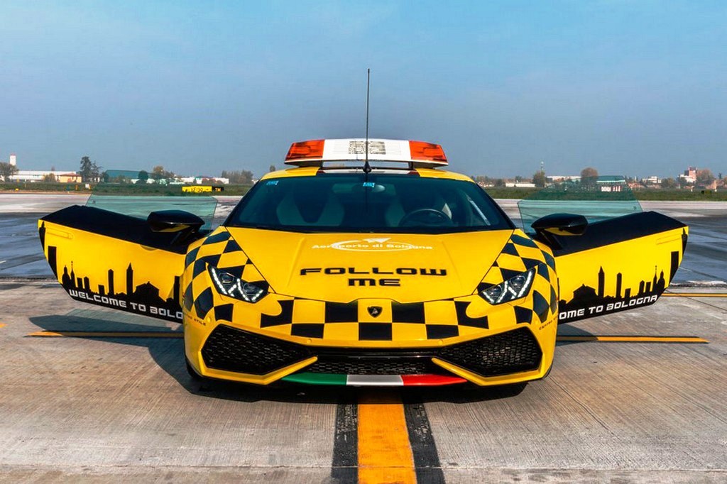 2016 - LAMBORGHINI HURACÁN ‘FOLLOW ME’ BOLOGNA AIRPORT, foto 1