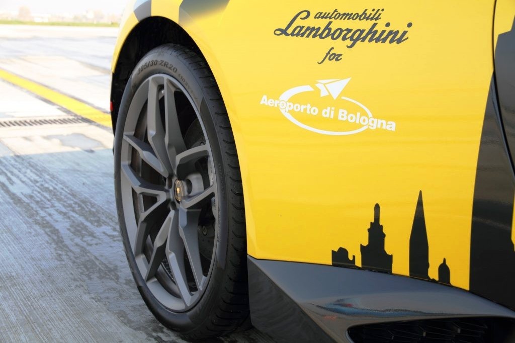 2016 - LAMBORGHINI HURACÁN ‘FOLLOW ME’ BOLOGNA AIRPORT, foto 6