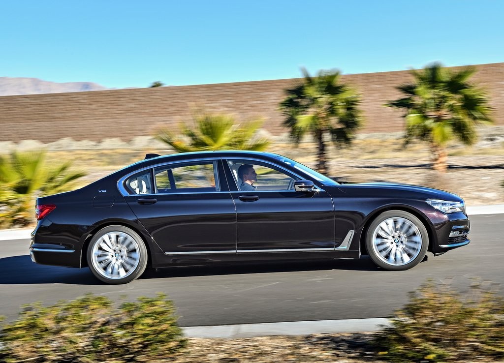 2017 - BMW M760i & M760Li, foto 71