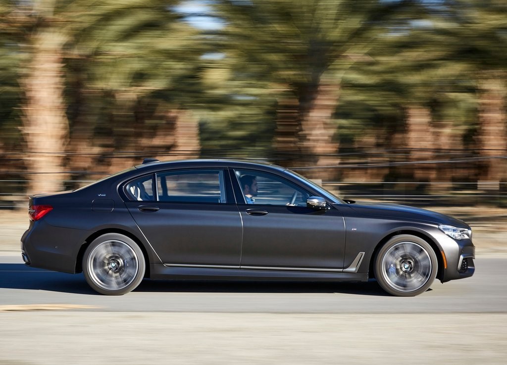 2017 - BMW M760i & M760Li, foto 76