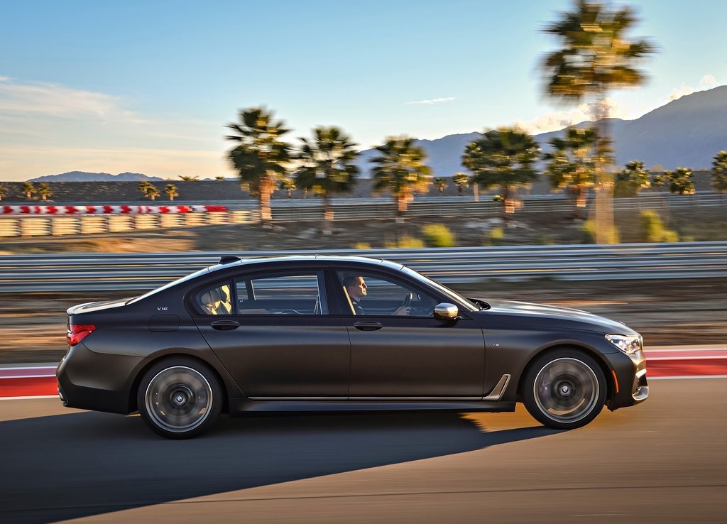 2017 - BMW M760i & M760Li, foto 81