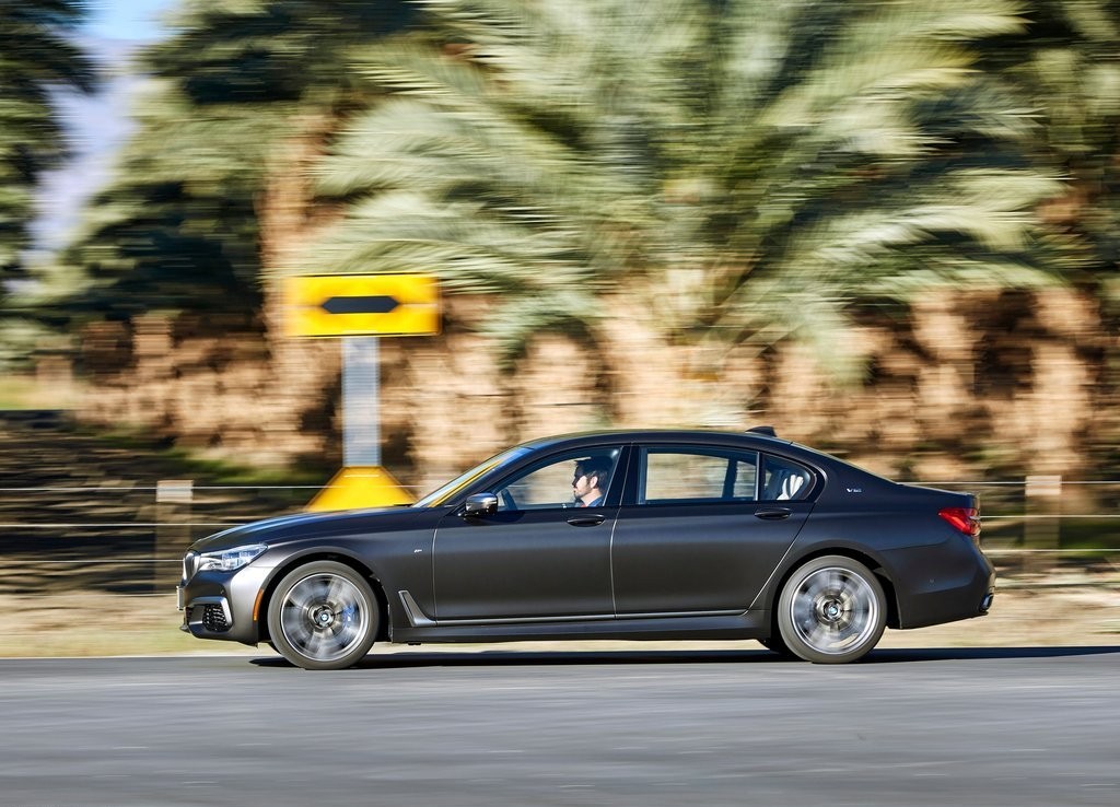 2017 - BMW M760i & M760Li, foto 82