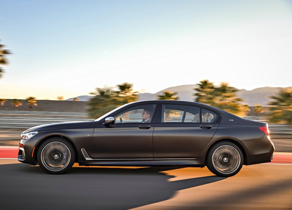 2017 - BMW M760i & M760Li, foto 87