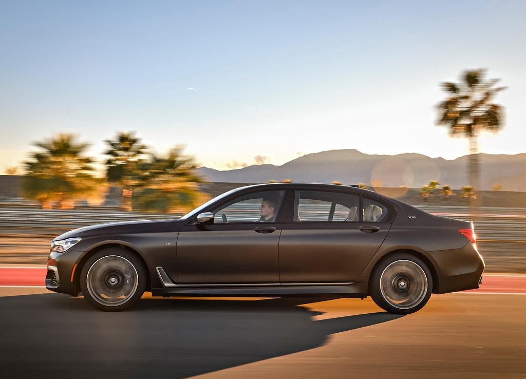 2017 - BMW M760i & M760Li, foto 88