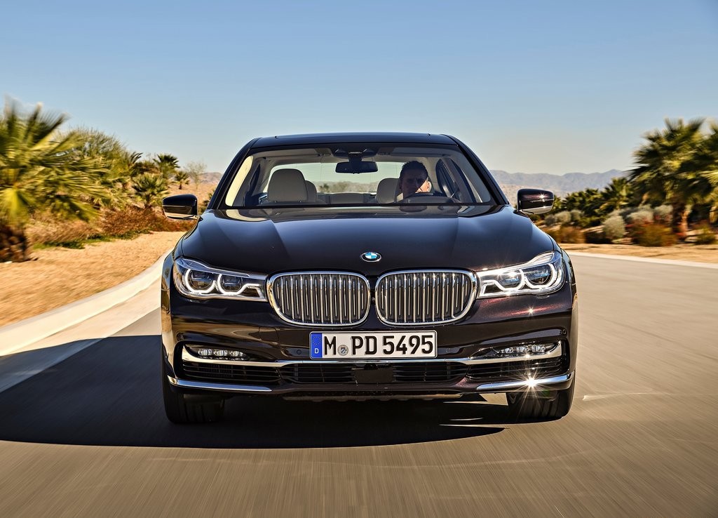 2017 - BMW M760i & M760Li, foto 121