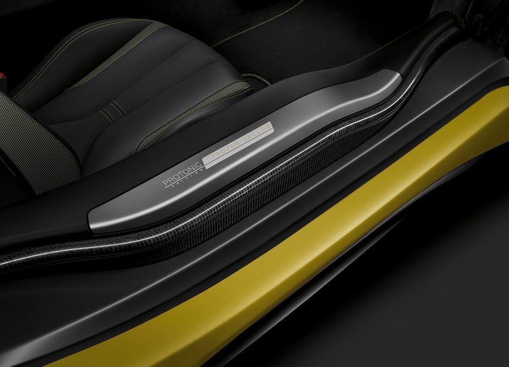 2018 - BMW i8 PROTONIC FROZEN YELLOW EDITION, foto 9