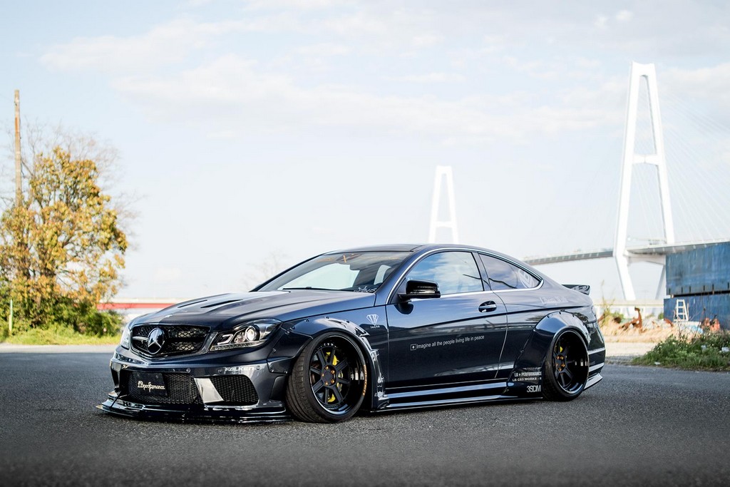 2017 - MERCEDES-AMG C 63 COUPE BY LIBERTY WALK, foto 2