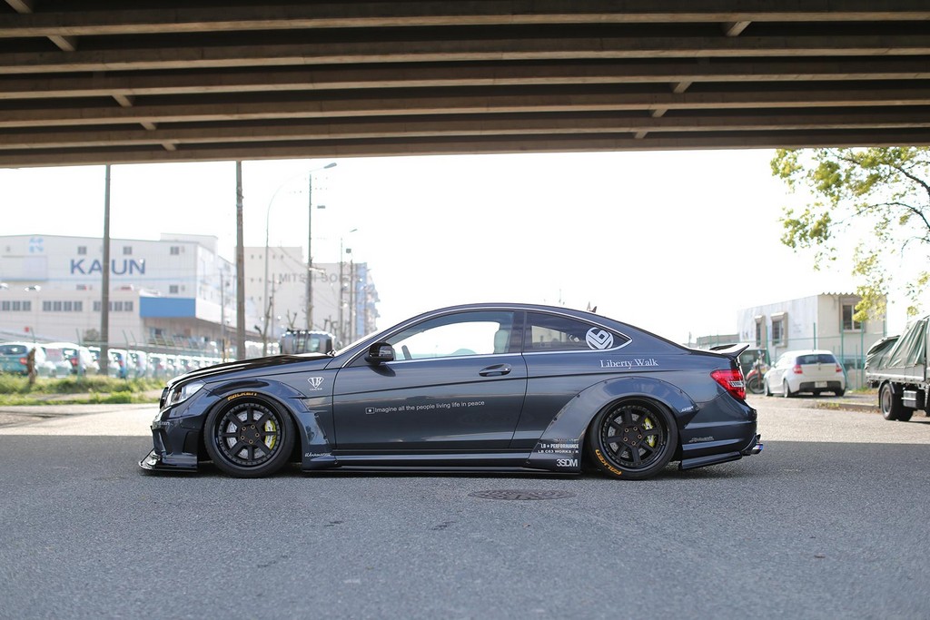 2017 - MERCEDES-AMG C 63 COUPE BY LIBERTY WALK, foto 3
