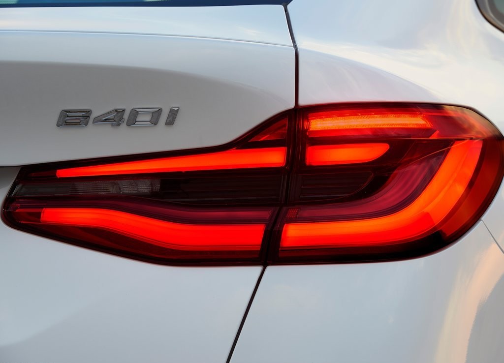 BMW 6 SERIES GRAN TURISMO, foto 108