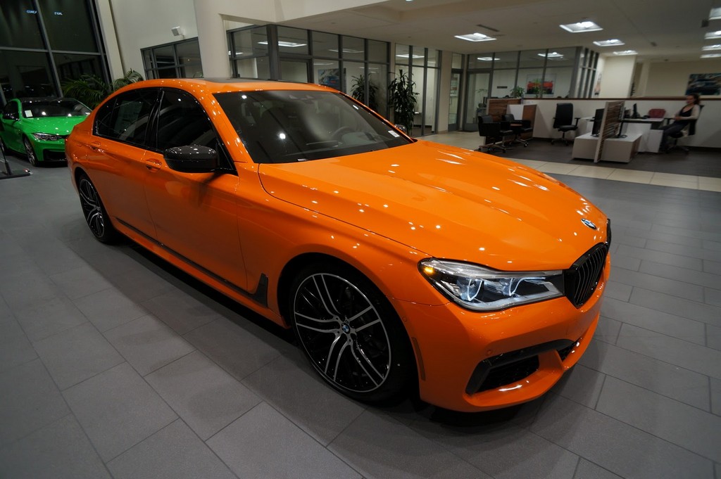 2017 - BMW 750i FIRE ORANGE INDIVIDUAL, foto 26