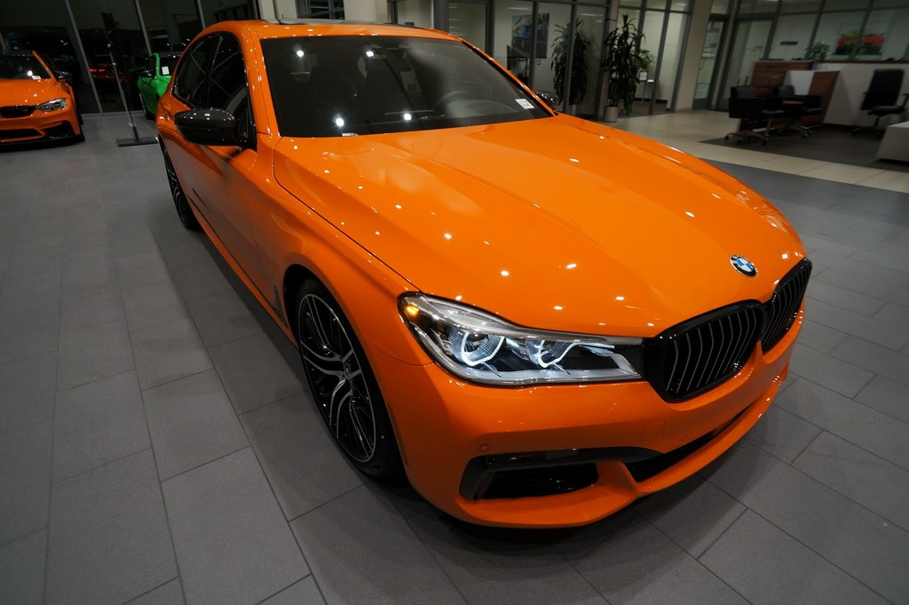 2017 - BMW 750i FIRE ORANGE INDIVIDUAL, foto 1