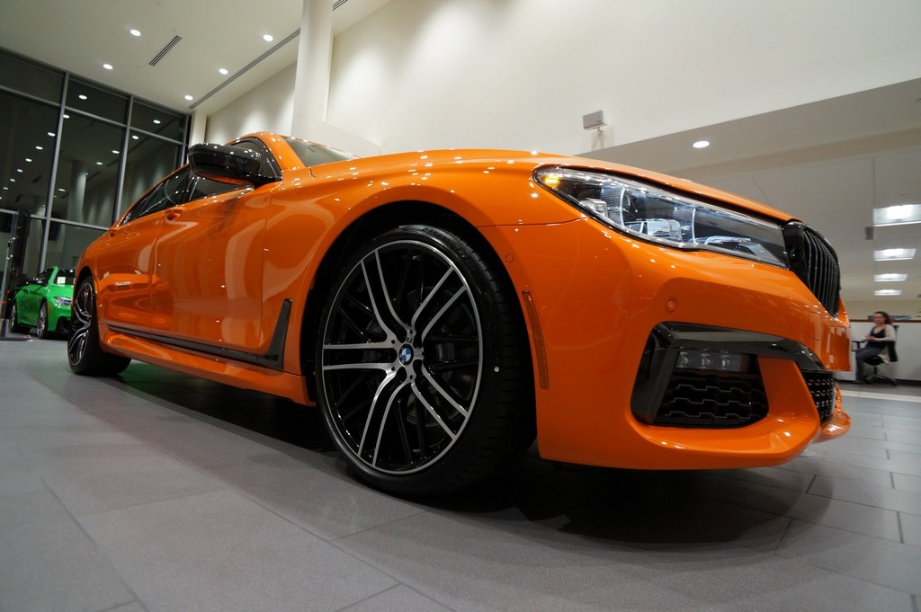 2017 - BMW 750i FIRE ORANGE INDIVIDUAL, foto 3