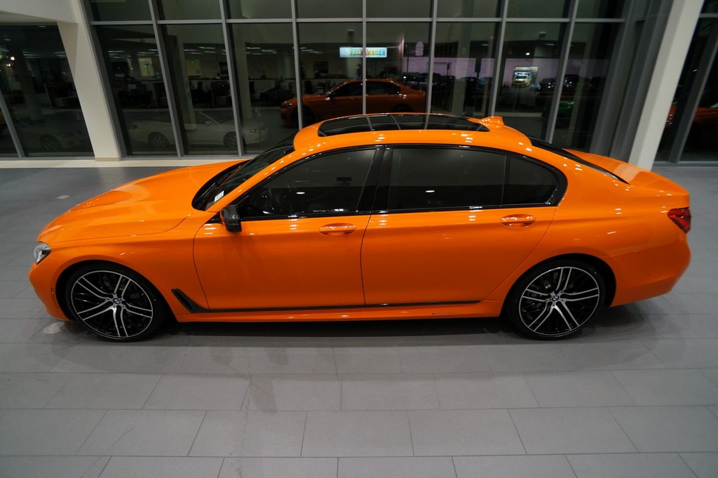 2017 - BMW 750i FIRE ORANGE INDIVIDUAL, foto 4