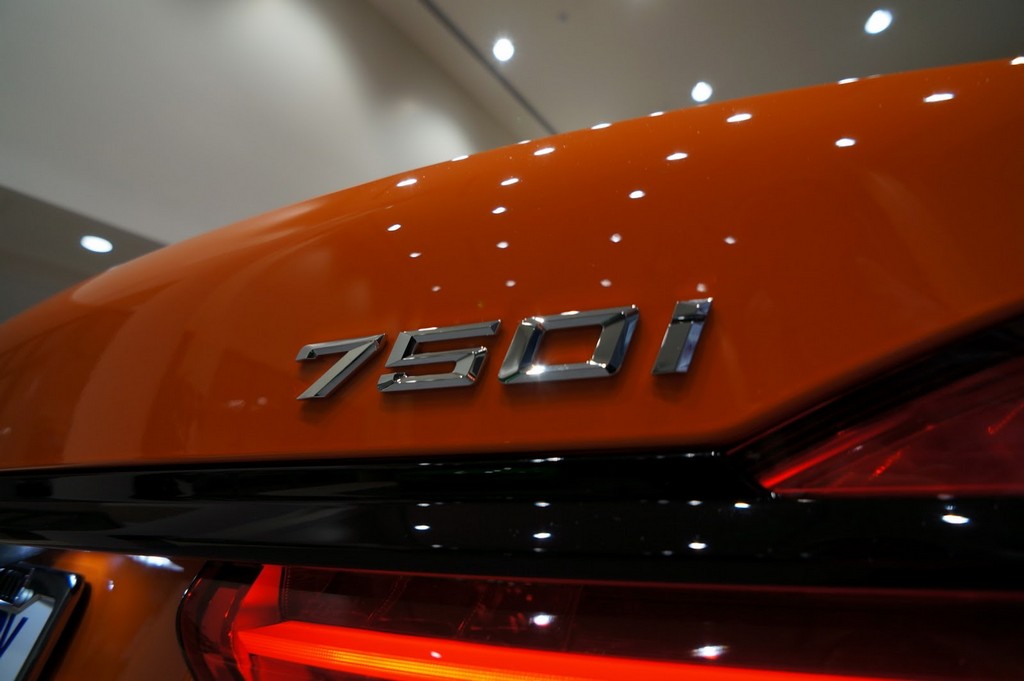 2017 - BMW 750i FIRE ORANGE INDIVIDUAL, foto 7