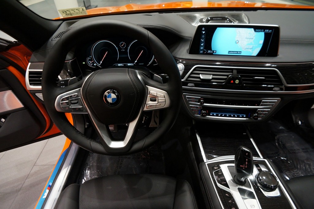 2017 - BMW 750i FIRE ORANGE INDIVIDUAL, foto 14