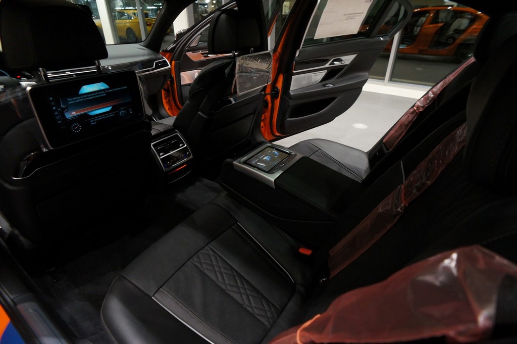2017 - BMW 750i FIRE ORANGE INDIVIDUAL, foto 16