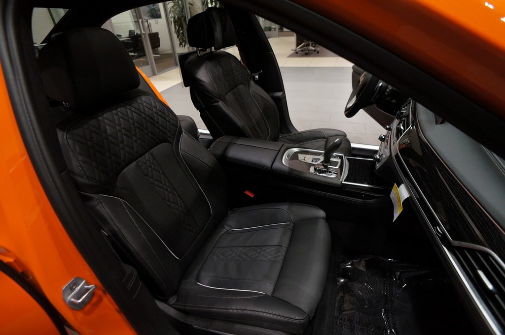 2017 - BMW 750i FIRE ORANGE INDIVIDUAL, foto 19