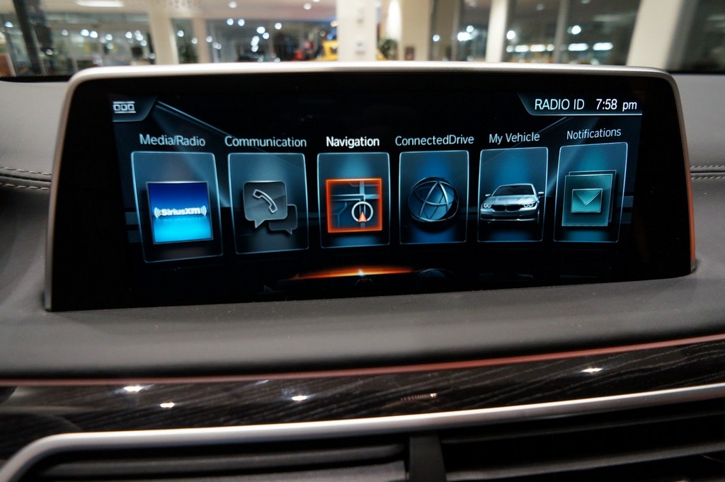 2017 - BMW 750i FIRE ORANGE INDIVIDUAL, foto 20