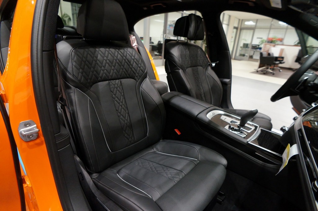 2017 - BMW 750i FIRE ORANGE INDIVIDUAL, foto 22