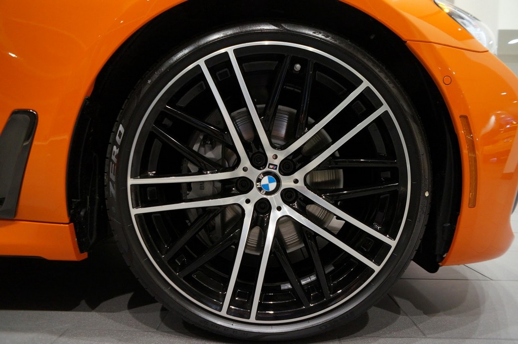 2017 - BMW 750i FIRE ORANGE INDIVIDUAL, foto 24