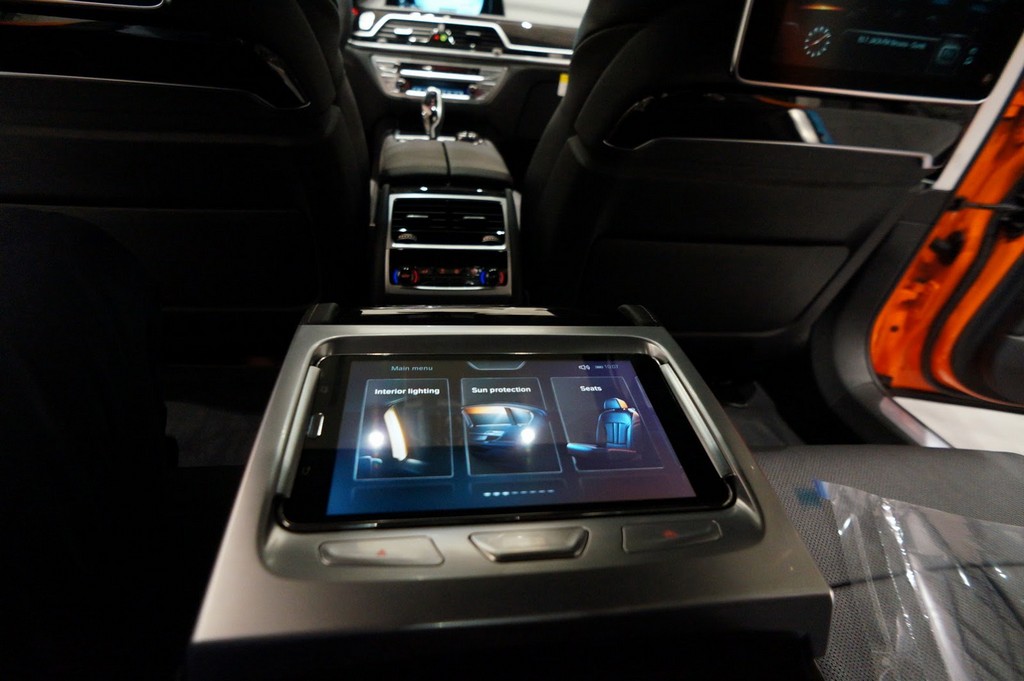 2017 - BMW 750i FIRE ORANGE INDIVIDUAL, foto 28