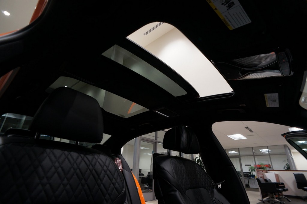 2017 - BMW 750i FIRE ORANGE INDIVIDUAL, foto 30