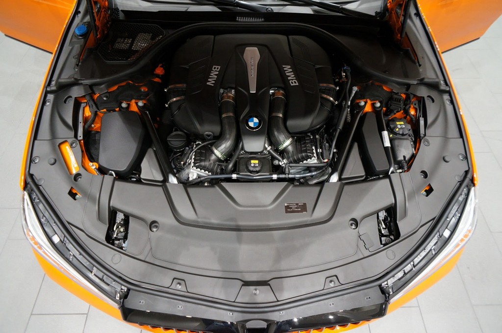 2017 - BMW 750i FIRE ORANGE INDIVIDUAL, foto 33