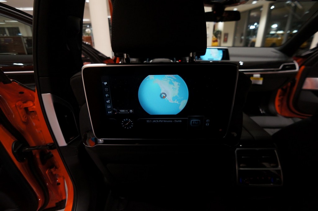 2017 - BMW 750i FIRE ORANGE INDIVIDUAL, foto 39