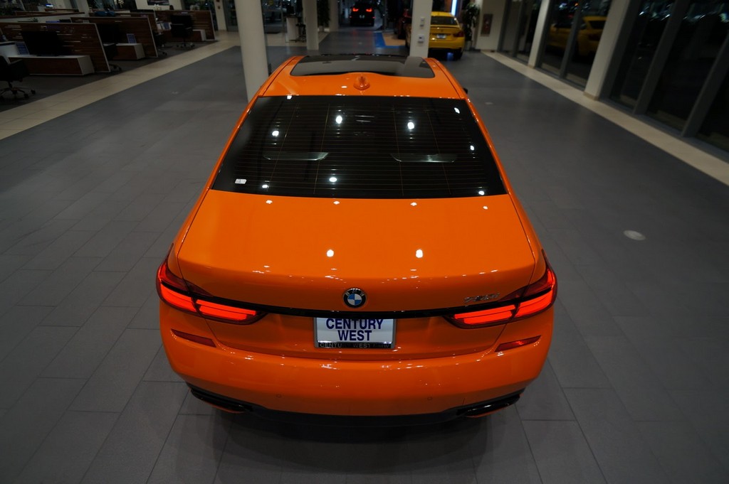 2017 - BMW 750i FIRE ORANGE INDIVIDUAL, foto 40