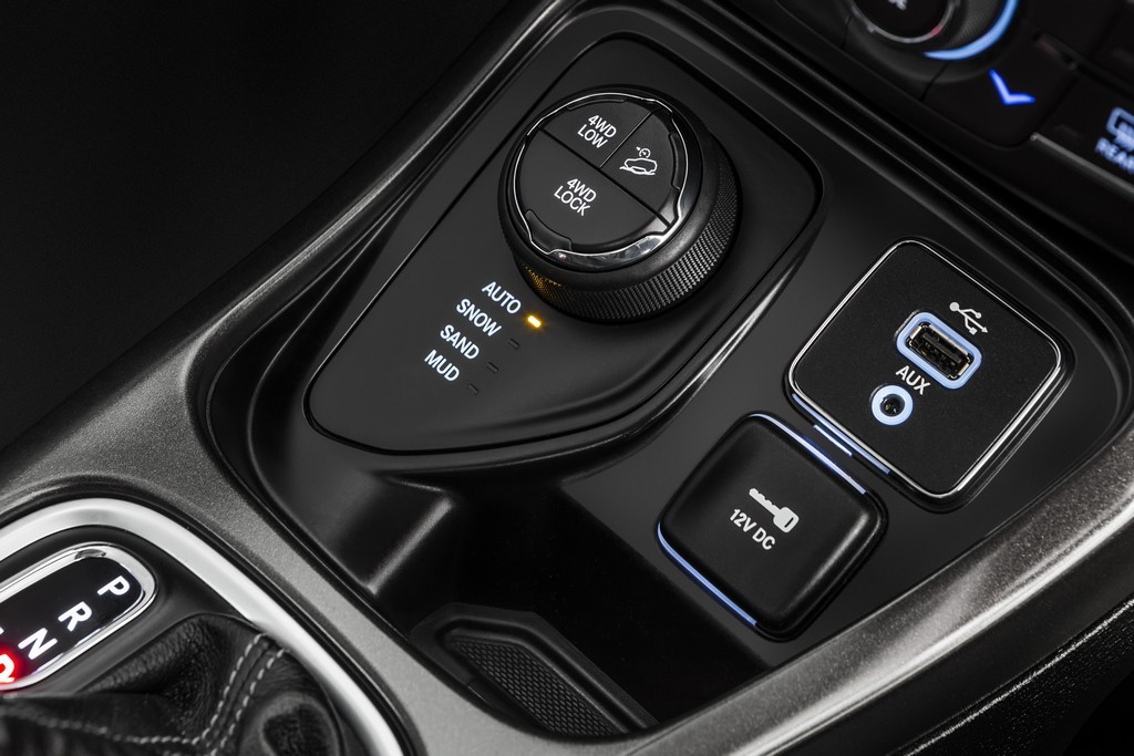 2018 - JEEP COMPASS LONGITUDE 2.0 DIESEL 4X4, foto 27