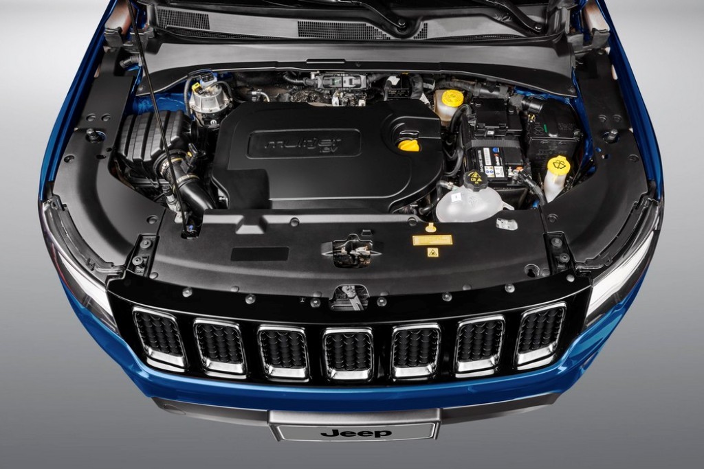 2018 - JEEP COMPASS LONGITUDE 2.0 DIESEL 4X4, foto 32