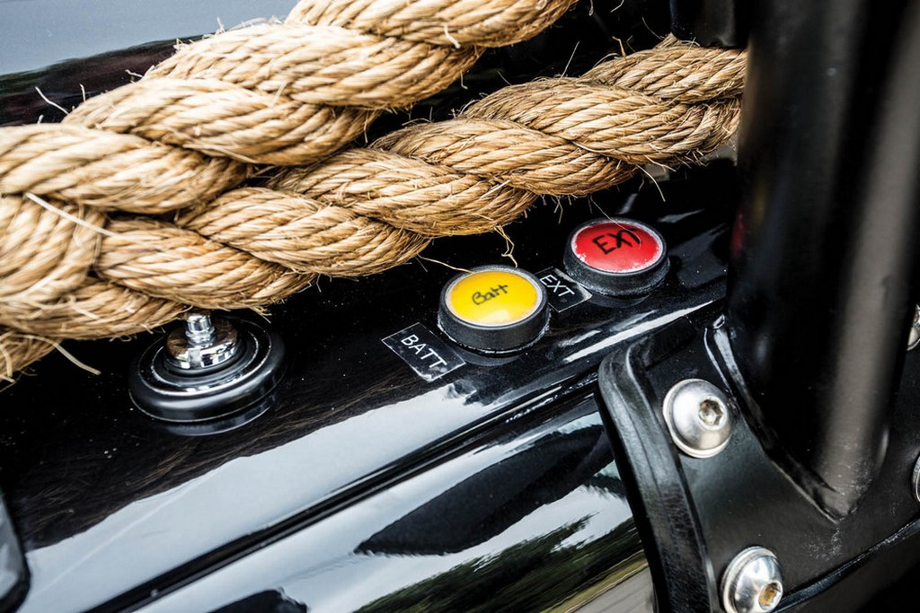 2014 - LAND ROVER DEFENDER SVX ‘SPECTRE’, foto 9