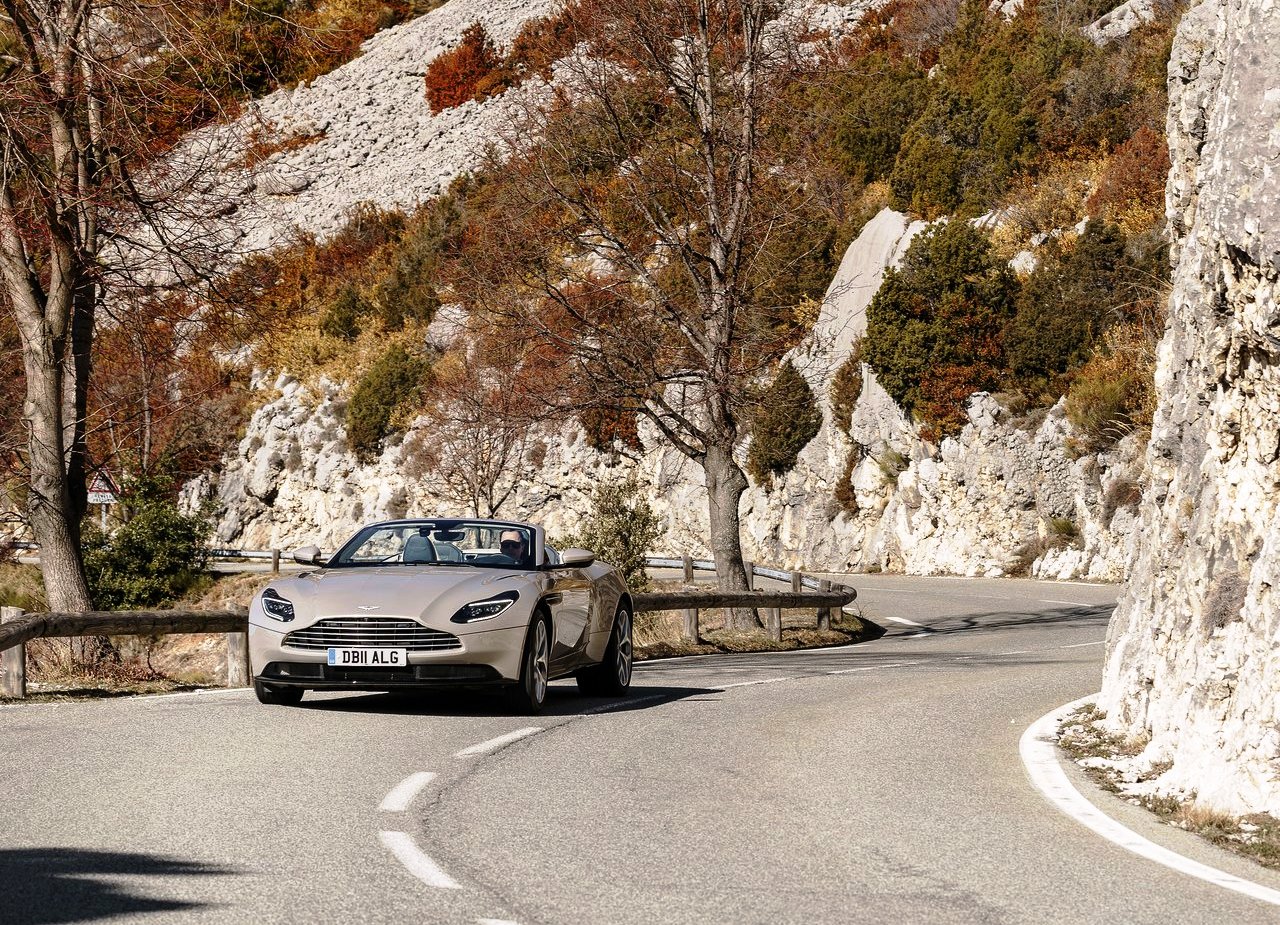 ASTON MARTIN DB11 VOLANTE, foto 65
