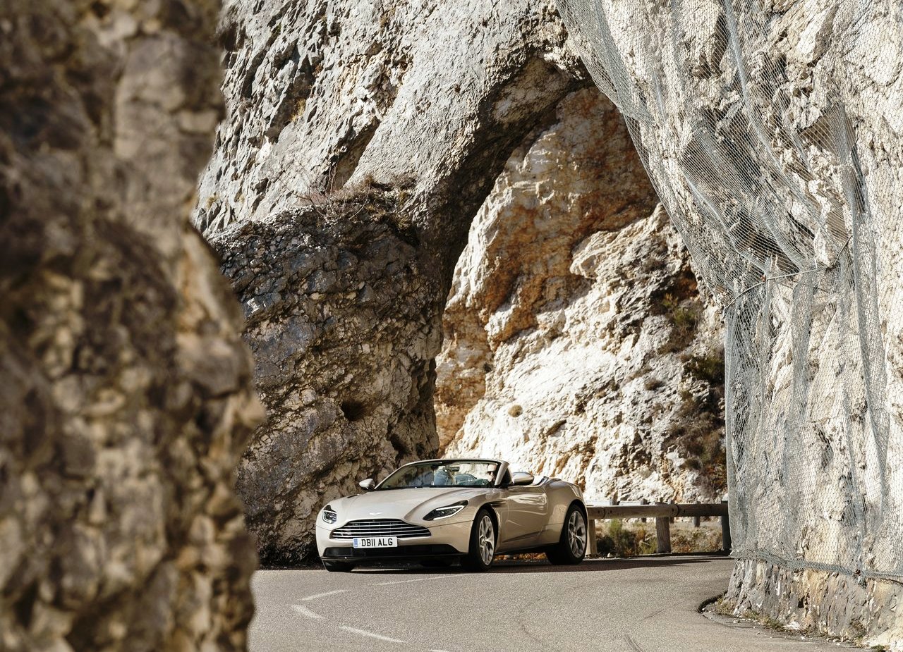 ASTON MARTIN DB11 VOLANTE, foto 66