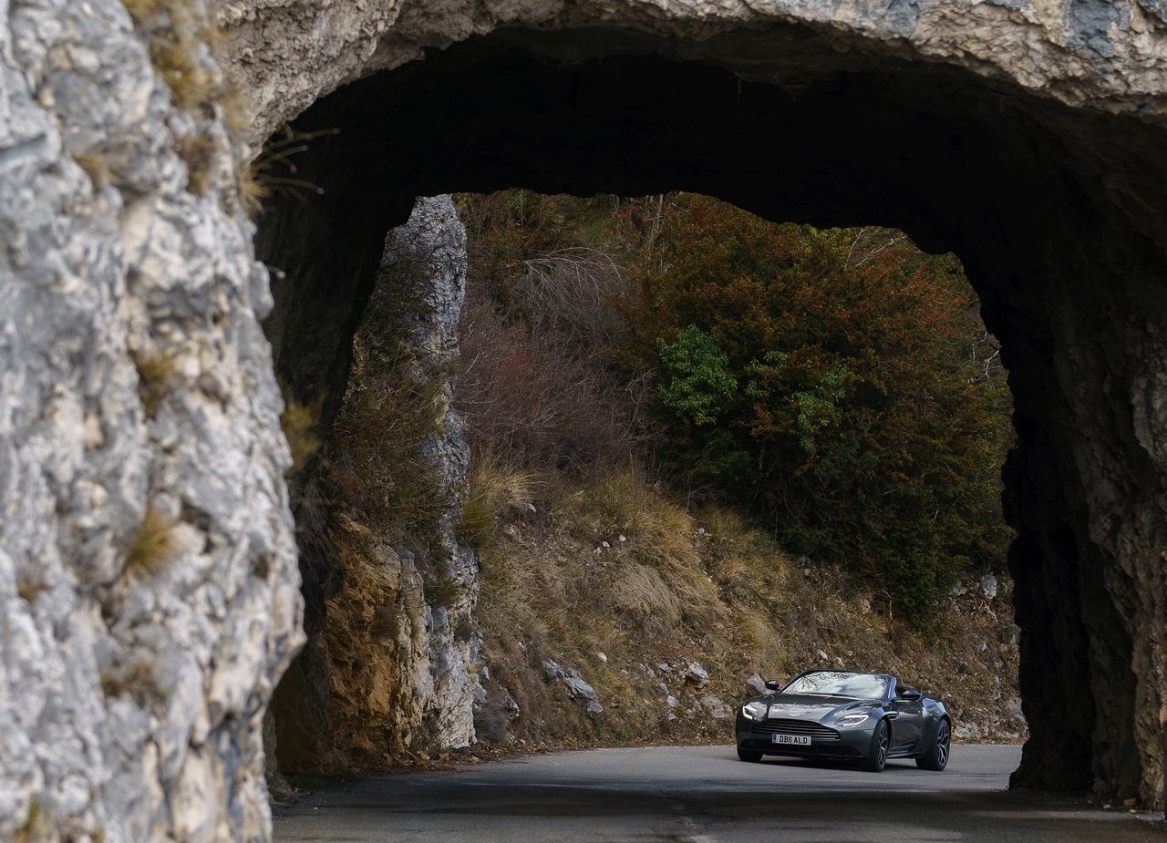 ASTON MARTIN DB11 VOLANTE, foto 79
