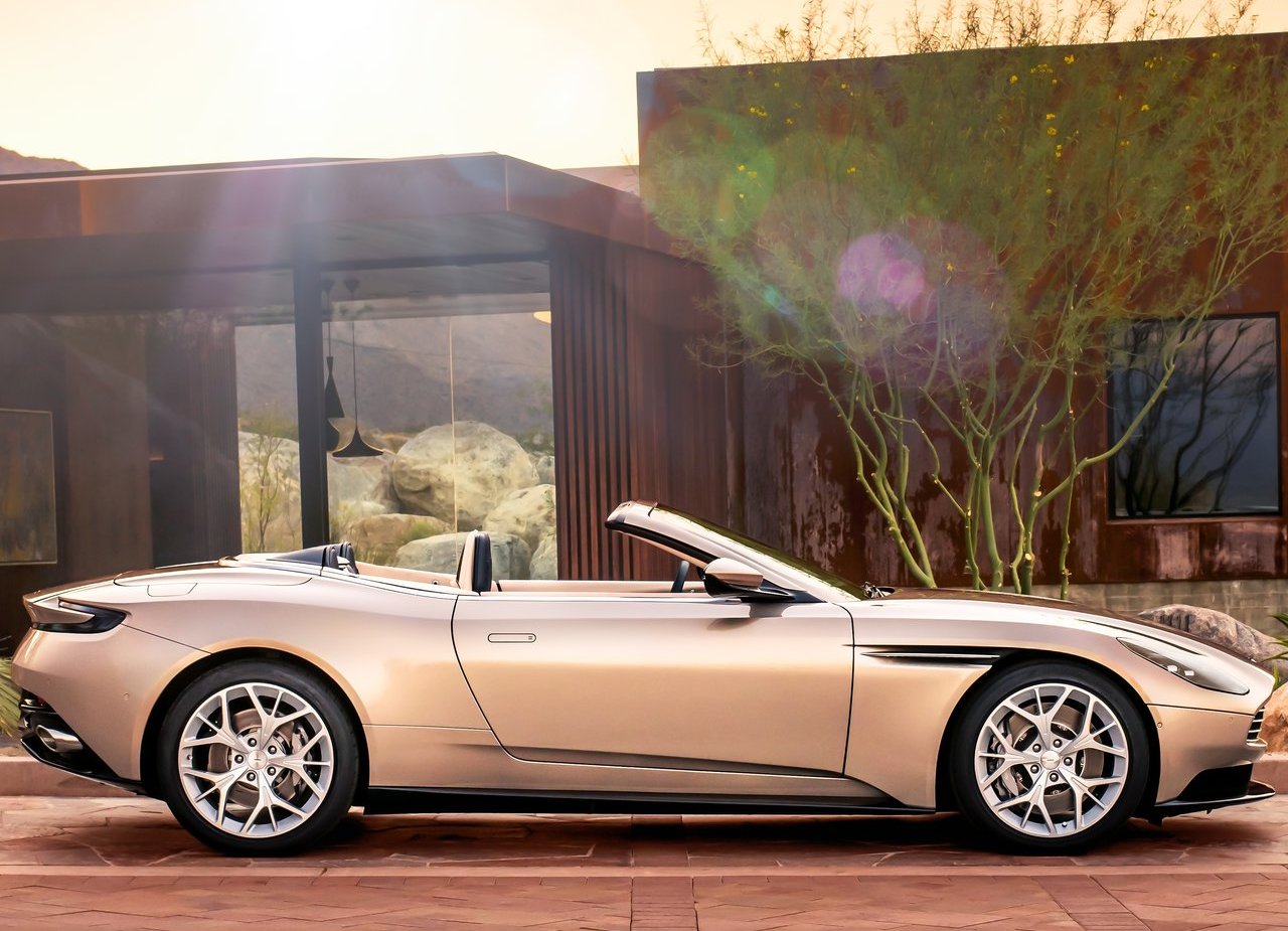 ASTON MARTIN DB11 VOLANTE, foto 92