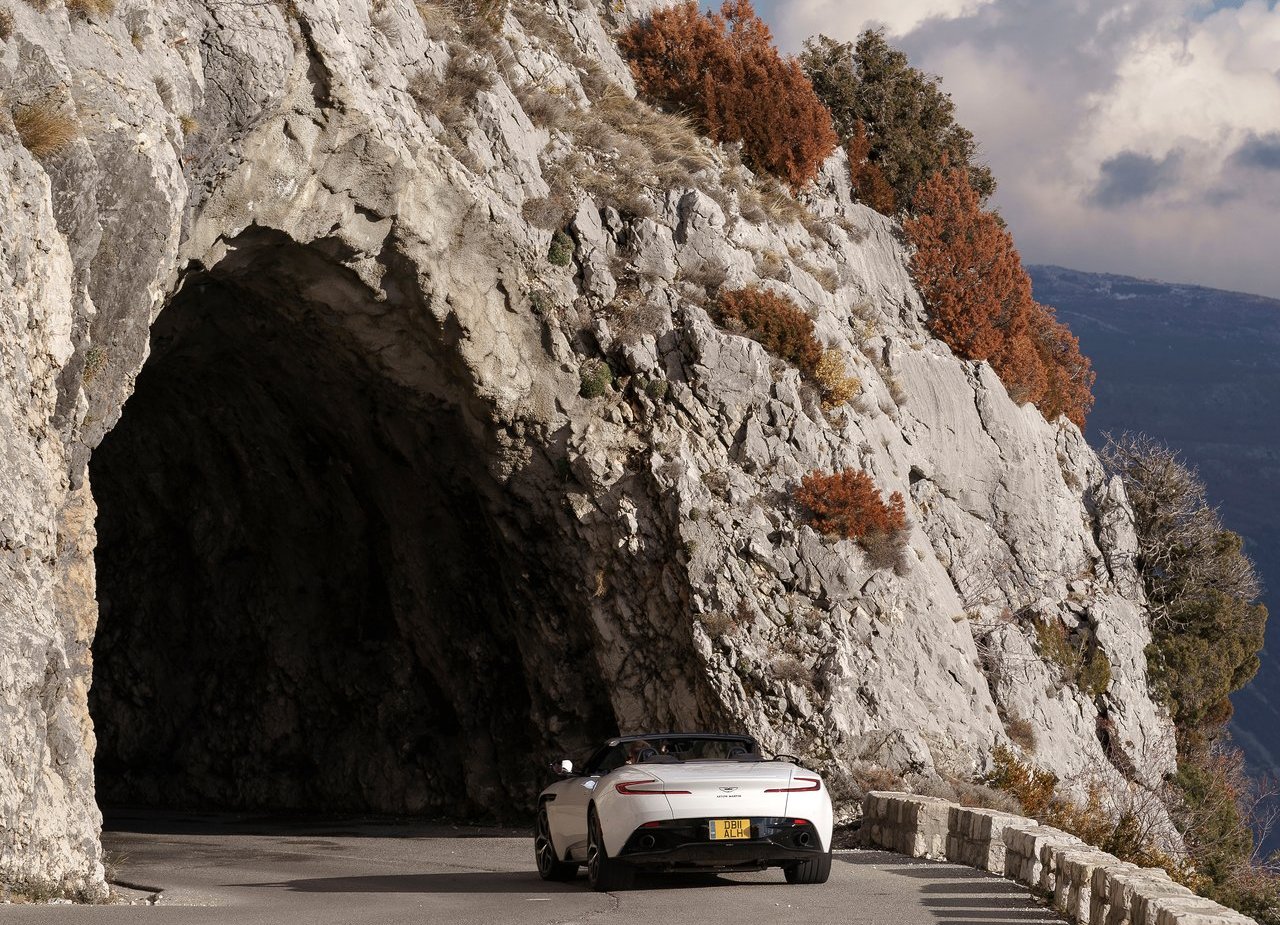 ASTON MARTIN DB11 VOLANTE, foto 136