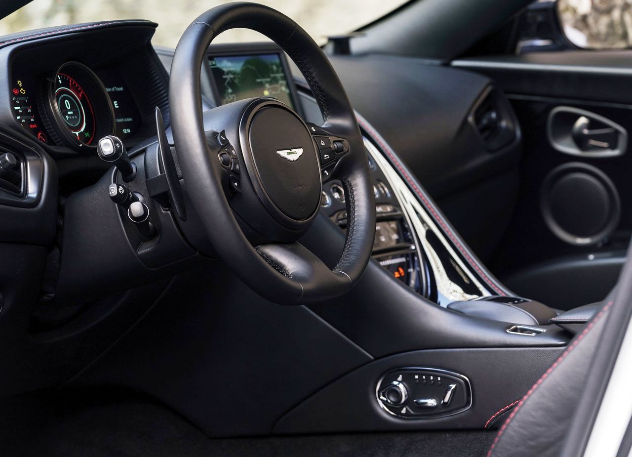 ASTON MARTIN DB11 VOLANTE, foto 165
