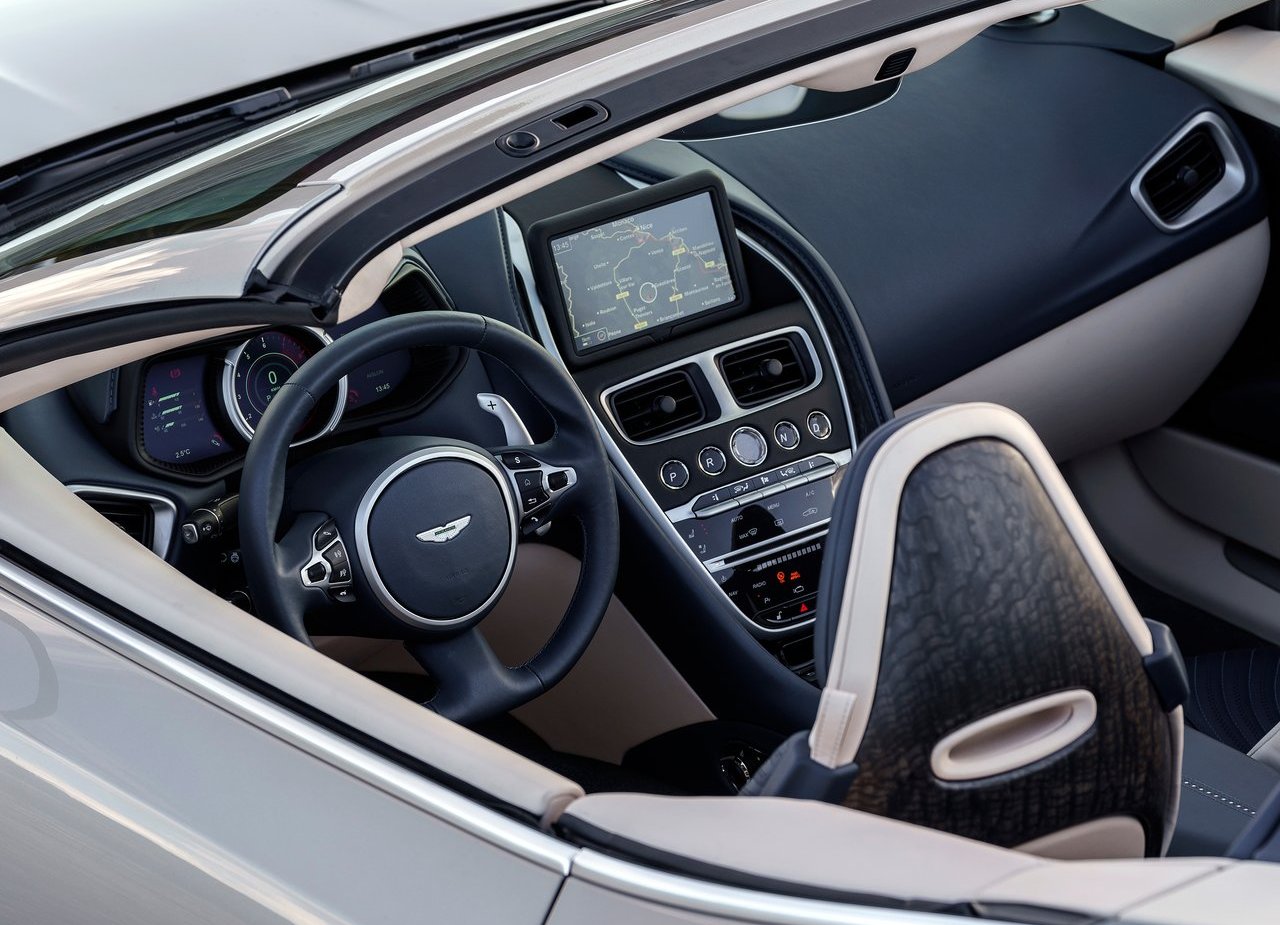 ASTON MARTIN DB11 VOLANTE, foto 166