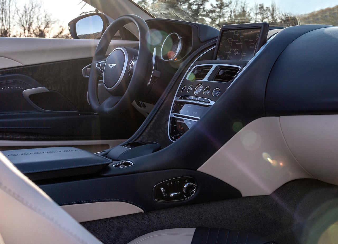 ASTON MARTIN DB11 VOLANTE, foto 169