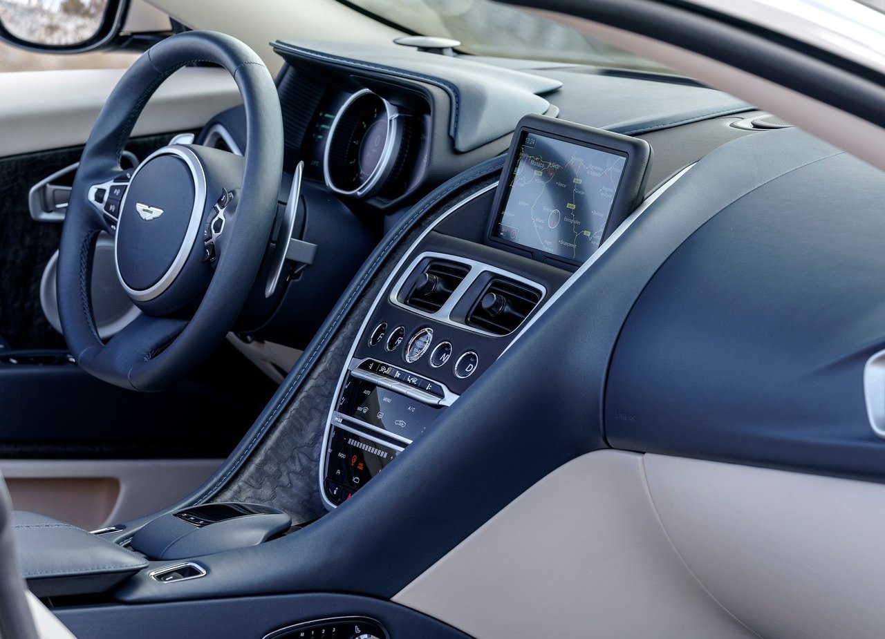 ASTON MARTIN DB11 VOLANTE, foto 171